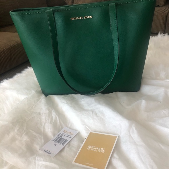 Michael Kors Handbags - ****SOLD**** Michael Kors Jet Set Travel